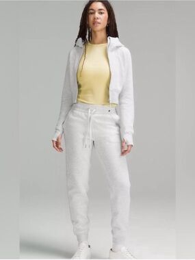 Lululemon Scuba SET Full-Zip Cropped
Hoodie  & High-Rise Jogger * full length